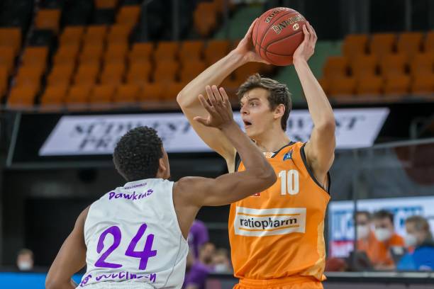 同时也拉动 同时也拉动